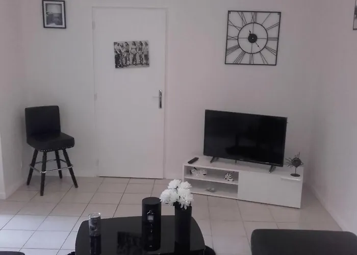 Chez Zazouilles ポー